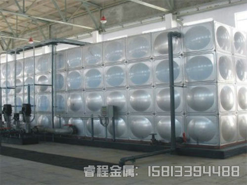 開發(fā)區(qū)企業(yè)加速器1060噸不銹鋼水箱群