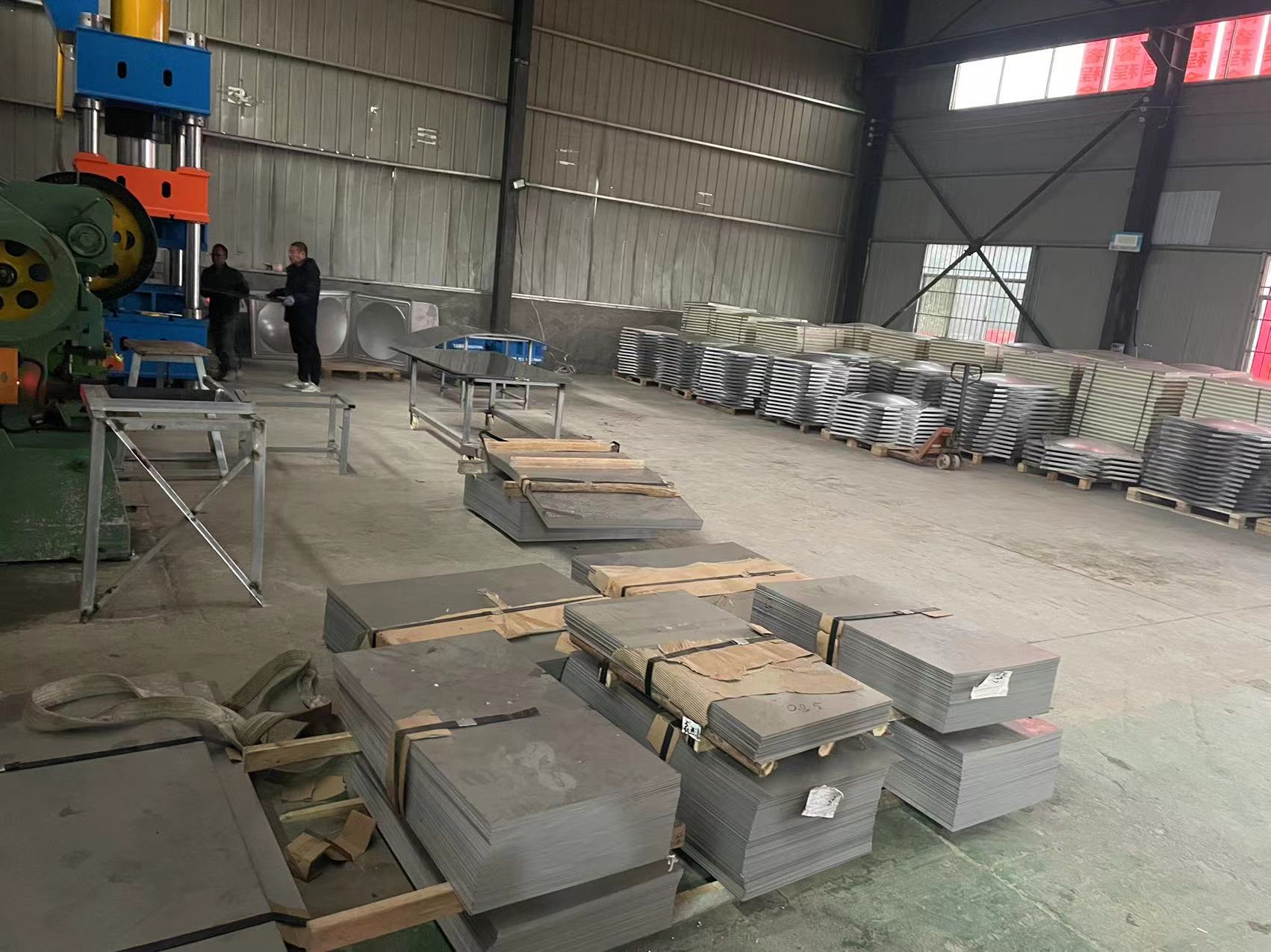 湖南睿程金屬制品有限公司,不銹鋼水箱,不銹鋼煙囪,不銹鋼非標(biāo)產(chǎn)品,環(huán)保設(shè)備